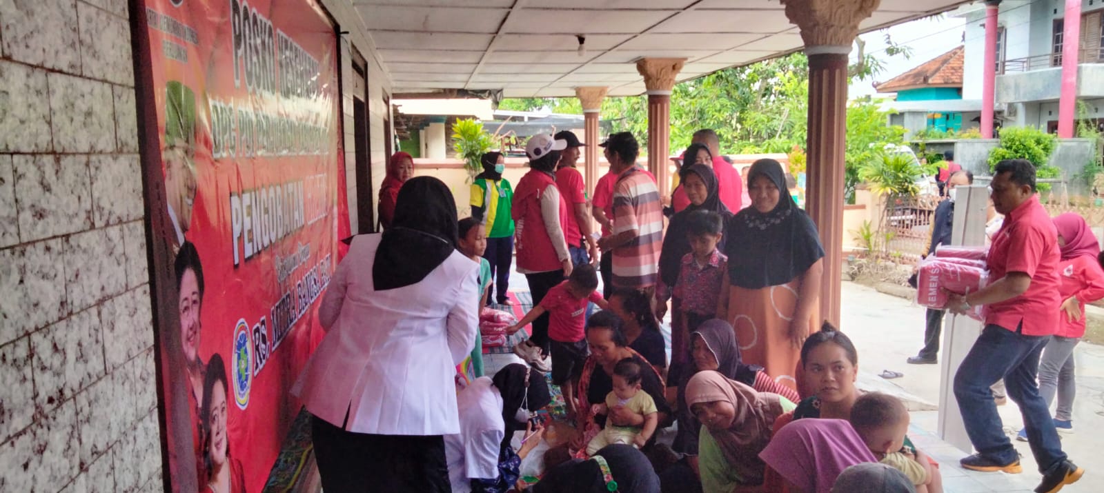 Pengobatan Gratis di Desa Tanjang