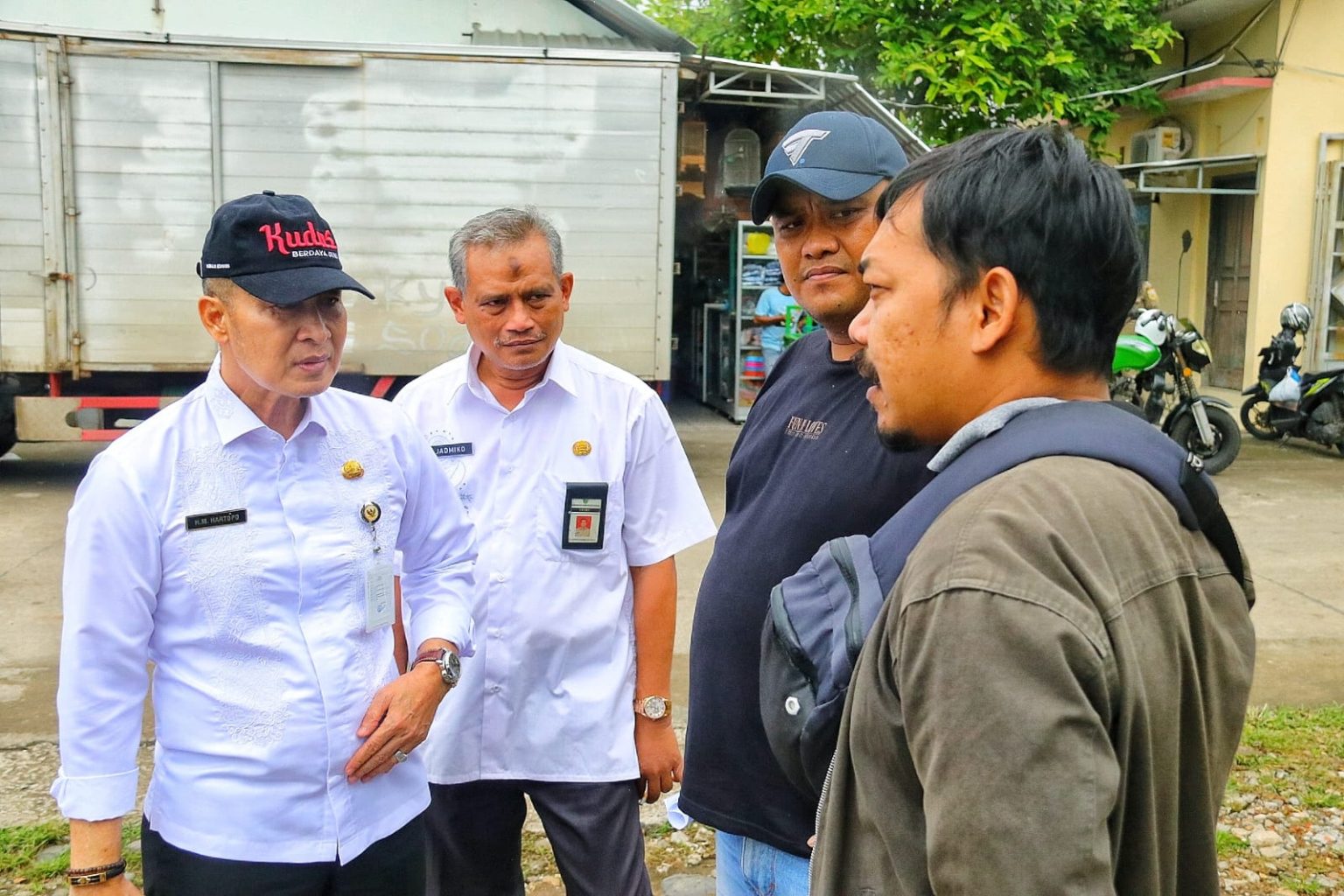 Bupati Kudus Hartopo, usai meninjau tempat relokasi