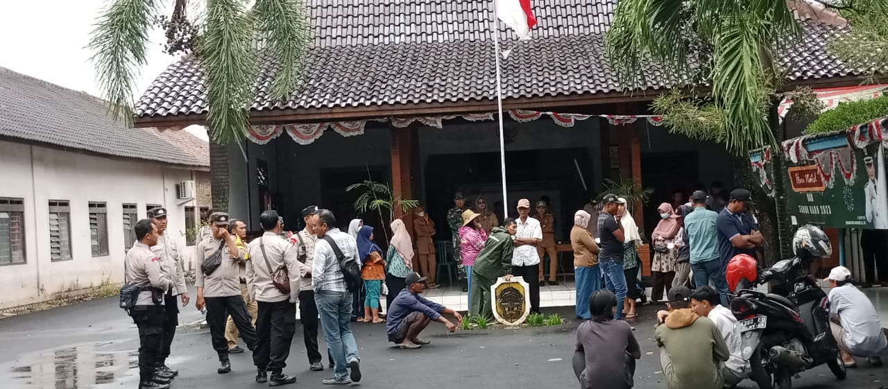 Demo Warga Bulumanis Lor