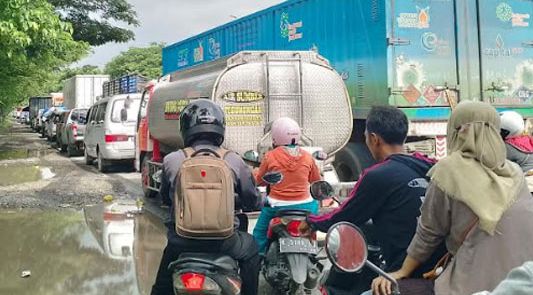 Kemacetan di Jalur Juwana Batangan imbas dari proyek pembanguna jembatan