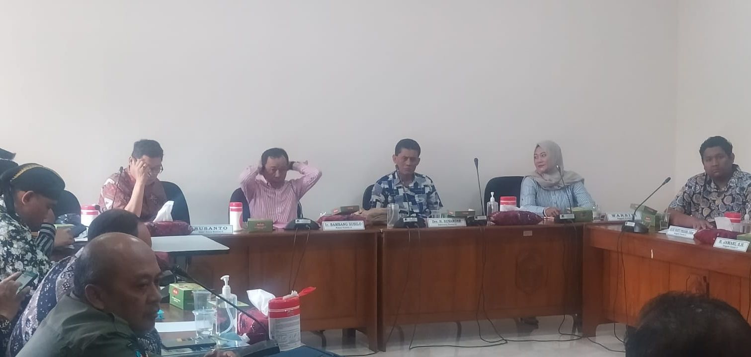 Komisi A audensi terkait kasus tanah di Cluwak