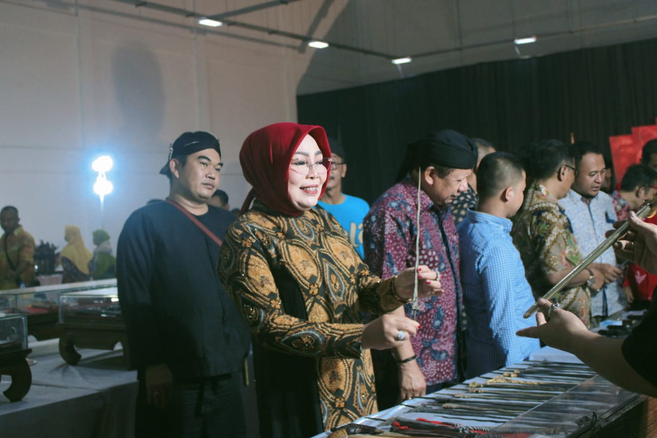 Meriahkan Hari Jadi, 297 Guru di Grobogan Melukis Bareng Djoko Pekik