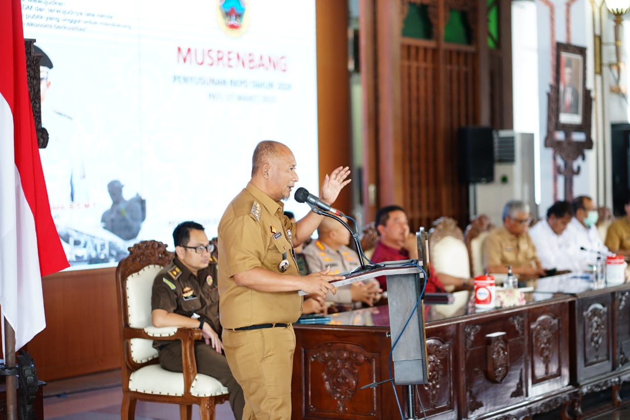 Pj. Bupati saat menyampaikan sambutan dalam acara Musrenbang