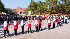 Kekompakan Membara Civitas Akademika SMK Nasional Pati Meriahkan Perayaan HUT ke 78 Republik Indonesia