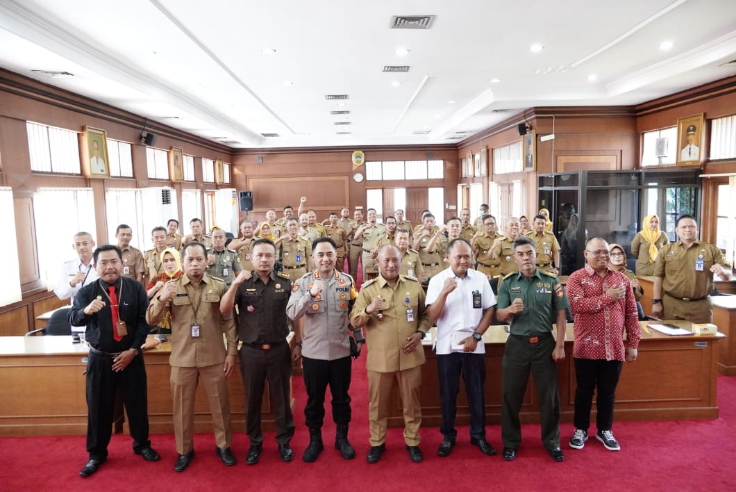 Foto bersama usai Rapat Persiapan Pemilu Pemilihan Legislatif dan Pemilihan Presiden 2024 di Kabupaten Pati