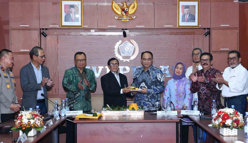 Menkominfo Budi Arie Setiadi saat memberikan sambutan dalam Syukuran HUT ke-78 Persatuan Wartawan Indonesia di Gedung Dewan Pers, Jakarta Pusat