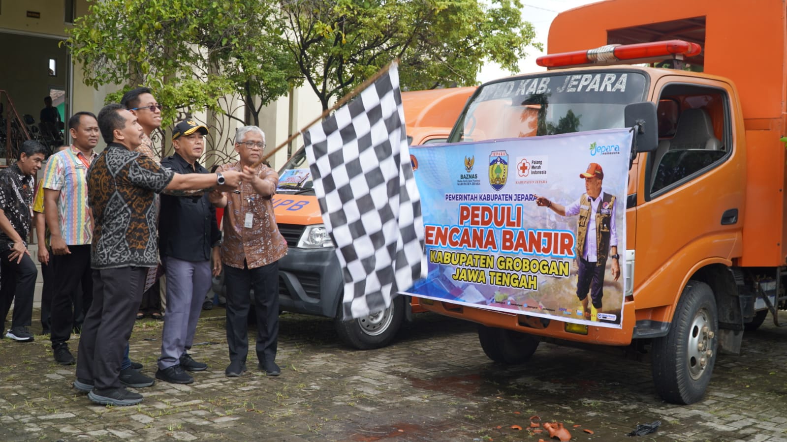 Pj. Bupati Jepara Lepas Bantuan Bencana Banjir Grobogan