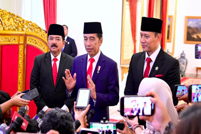 Presiden dalam keterangannya usai melantik dua menteri