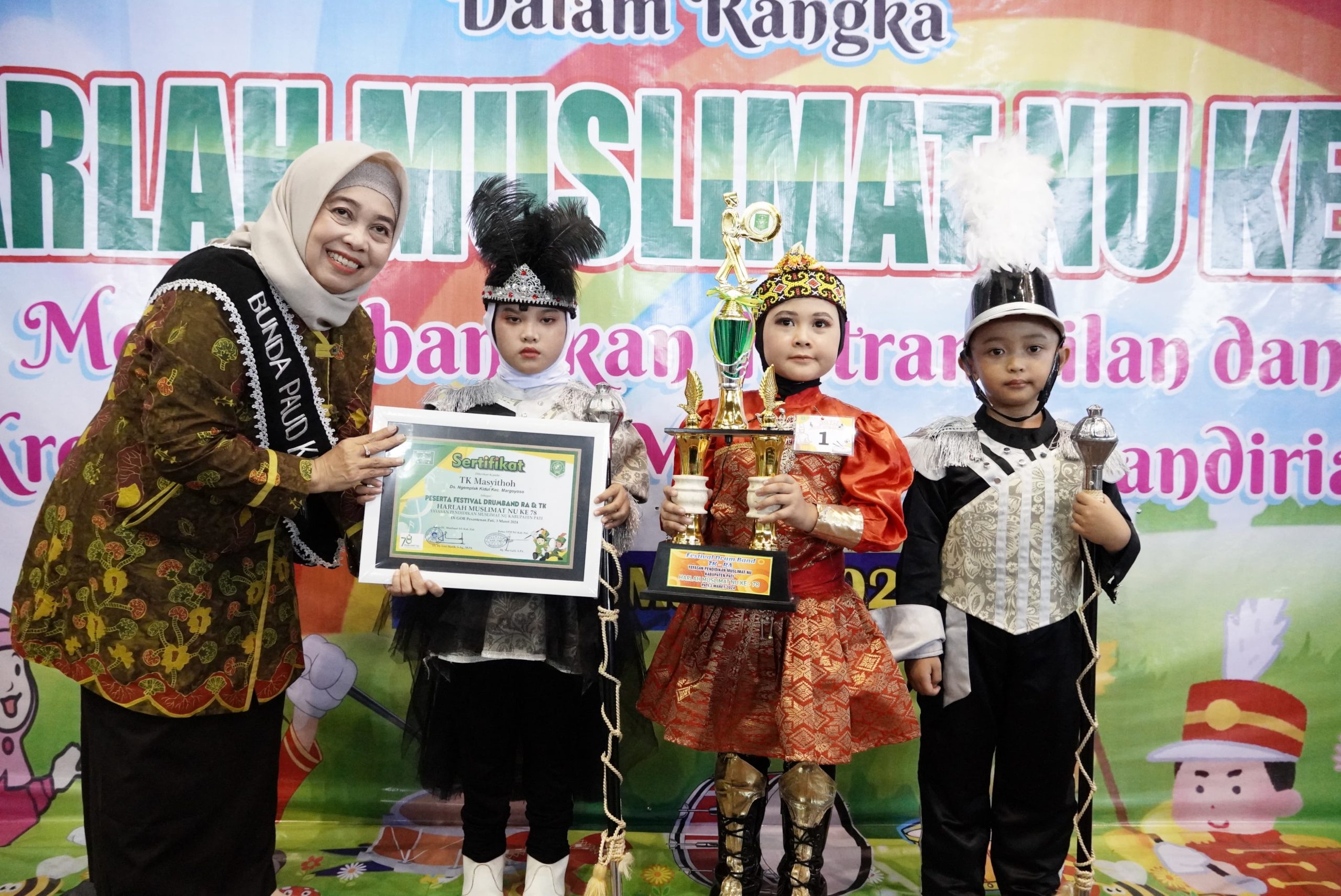 Bunda PAUD Kabupaten Pati Faisa Henggar menghadiri festival drum band Taman Kanak-Kanak - Raudhatul Atfhal