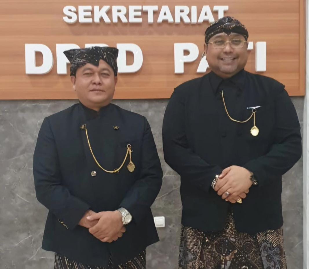 Ketua DPRD Kabupaten Pati Ali Badrudin bersama Wakil Ketua I Joni Kurnianto usai rapat paripurna