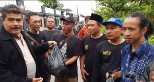 Luar Biasa, Selama Banjir LSM Pejuang 24 Tak Henti Salurkan Bantuan Kepada Warga Terdampak Di Kota/Kabupaten Pekalongan 