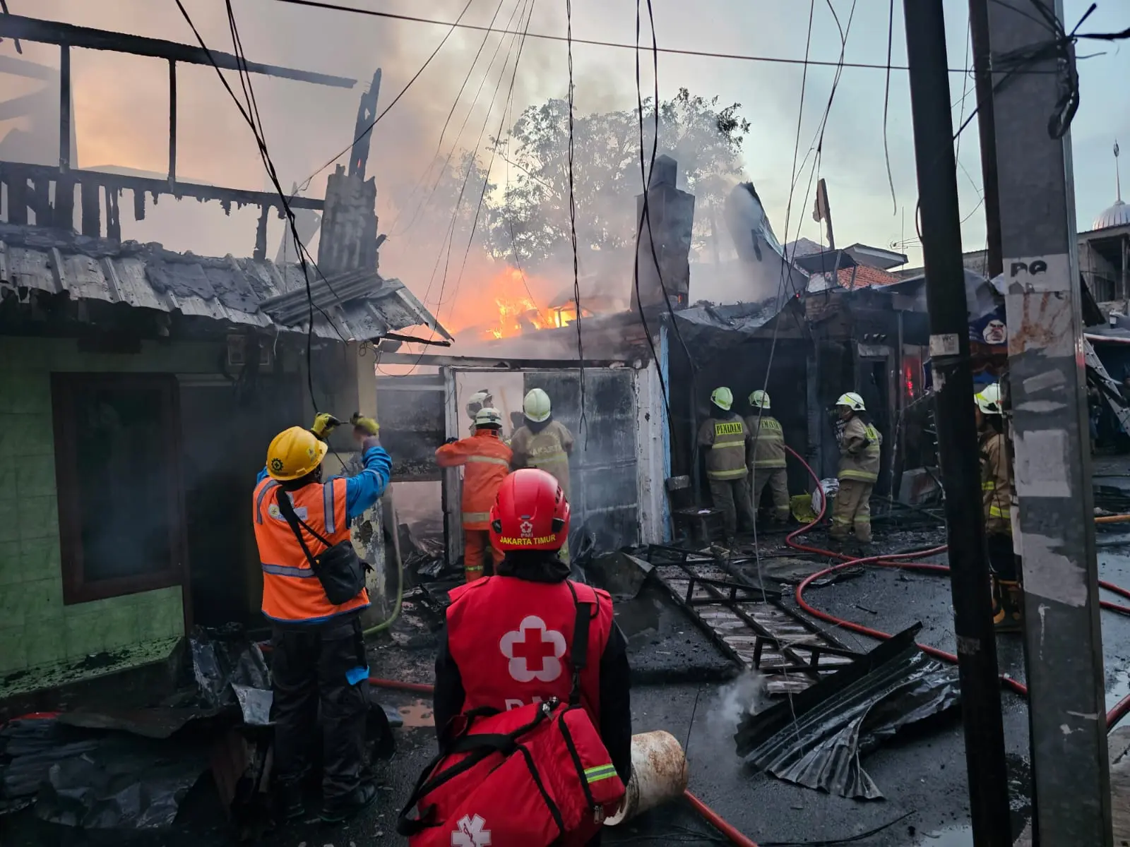 7 Jenis Bantuan Diberikan PMI untuk Penyintas Kebakaran di Cipinang Cempedak