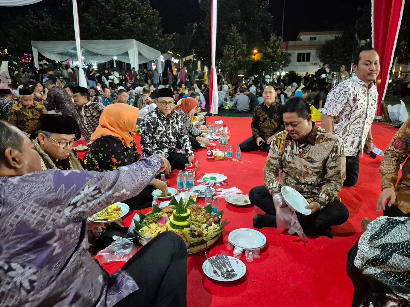 Pesta Rakyat dan Selametan Agung Festival Adhi Loka Kabupaten Pati 2026 di Alun-Alun Simpang Lima Pati, Selasa (18/8/2026) malam.