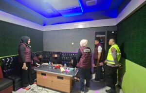 Sasar Tempat Hiburan Malam, Kapolres Jepara Pimpin Patroli Skala Besar dan Tes Urine Pengunjung Karaoke untuk Berantas Narkoba